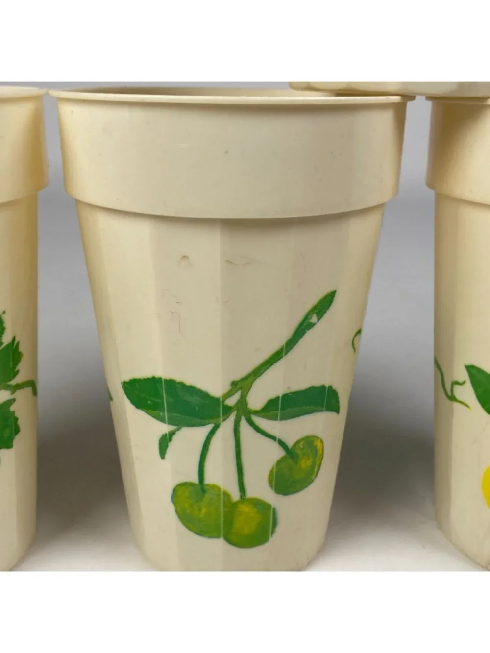 Set of 4 Packer Plastics Drinking Cups Fruit Prints Stackable Made in USA VTG
